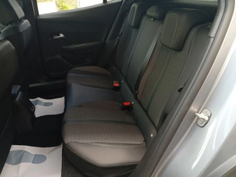 Peugeot e-2008 Eléctrico Allure 136 (100kW)