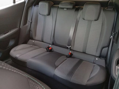 Peugeot e-2008 Eléctrico Allure 136 (100kW)