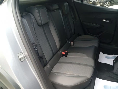 Peugeot e-2008 Eléctrico Allure 136 (100kW)