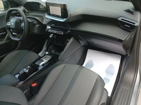 Peugeot e-2008 Eléctrico Allure 136 (100kW)