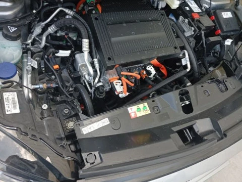 Peugeot e-2008 Eléctrico Allure 136 (100kW)