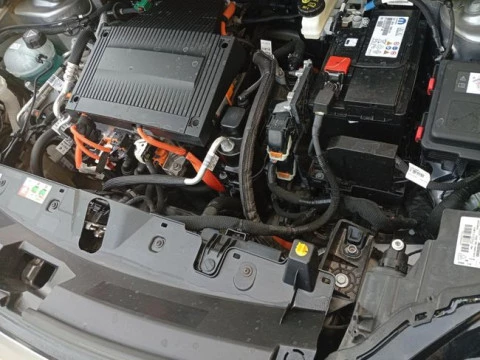 Peugeot e-2008 Eléctrico Allure 136 (100kW)