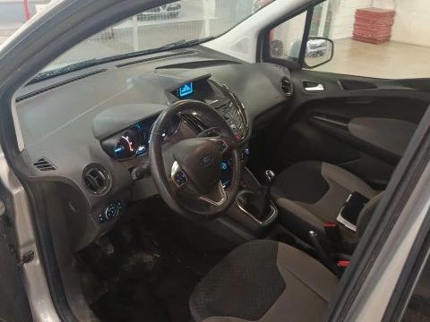 Ford Tourneo Courier 1.0 EcoBoost 100cv Titanium