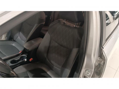 Toyota Corolla Sedan Advance 125H e-CVT