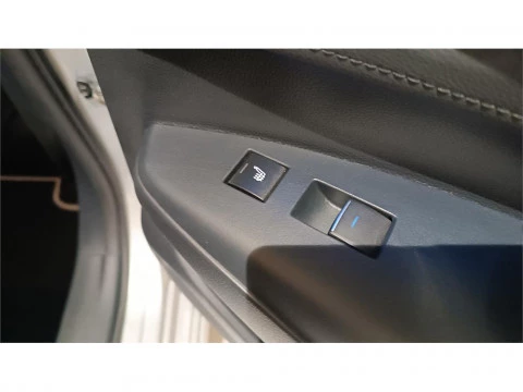 Toyota Corolla Sedan Advance 125H e-CVT