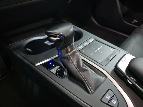 Lexus UX 2.0 250h Business
