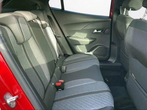 Peugeot e-2008 Eléctrico Allure 156 (115kW)