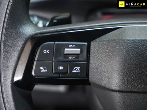 Peugeot Expert Combi BlueHDi 180 S&S Long EAT8 132 kW (180 CV)