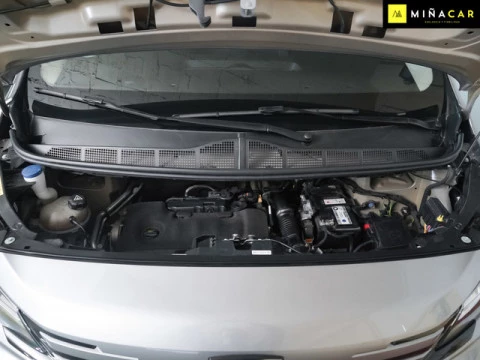 Peugeot Expert Combi BlueHDi 180 S&S Long EAT8 132 kW (180 CV)