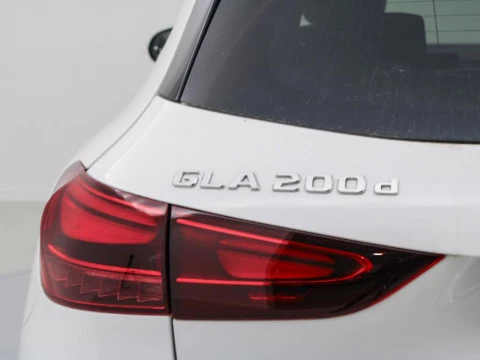 Mercedes-Benz GLA 2.0 GLA 200 D DCT 150 5P