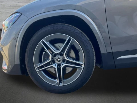 Mercedes-Benz GLA  200 d