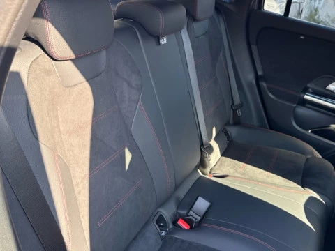 Mercedes-Benz GLA  200 d