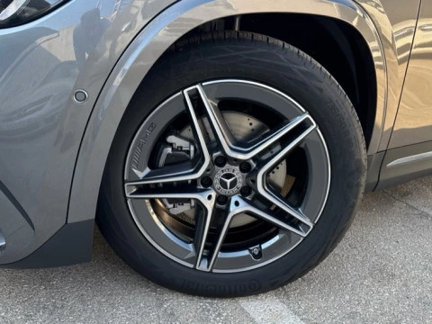 Mercedes-Benz GLA  200 d