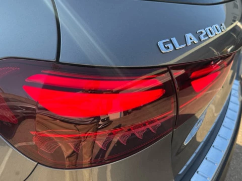 Mercedes-Benz GLA  200 d