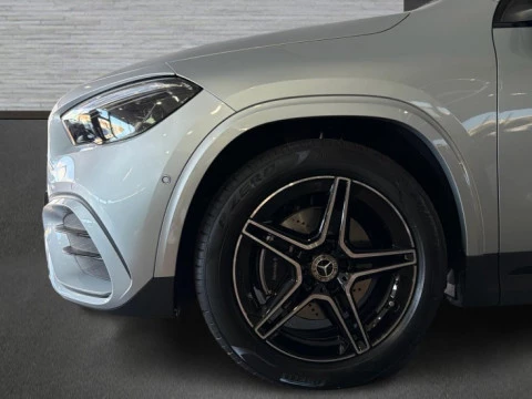 Mercedes-Benz GLA  200 d