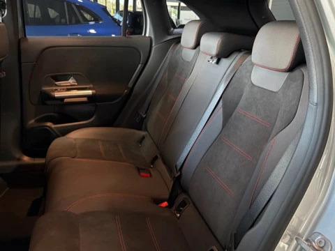 Mercedes-Benz GLA  200 d