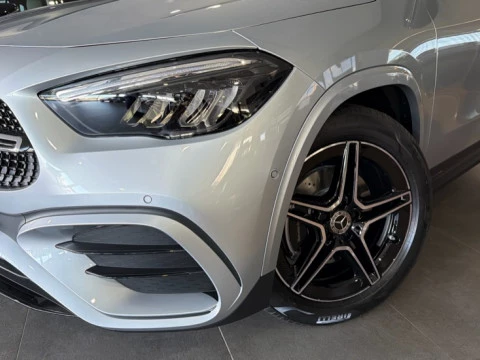 Mercedes-Benz GLA  200 d