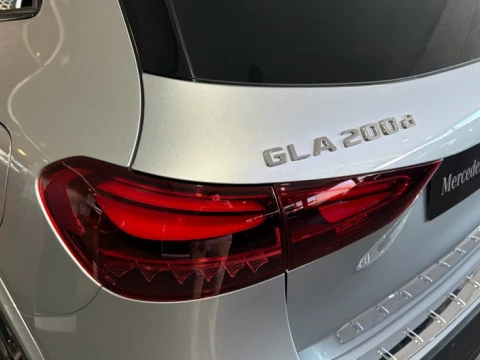 Mercedes-Benz GLA  200 d