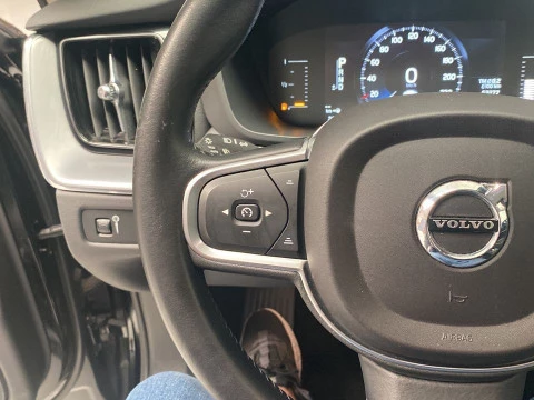 Volvo XC60 2.0 D4 MOMENTUM AUTO 4WD 5P