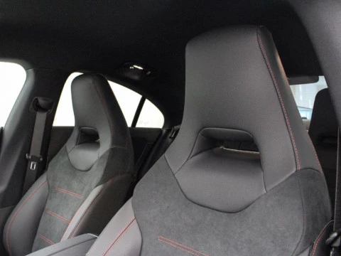 Mercedes-Benz CLA 200 MHEV 163CV 4P