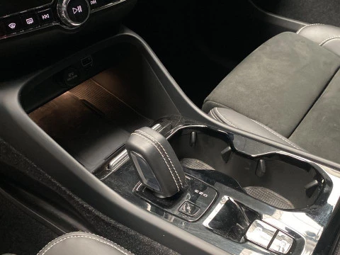 Volvo XC40 1.5 T4 RECHARGE R-DESIGN DCT 5P