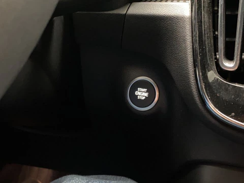 Volvo XC40 1.5 T4 RECHARGE R-DESIGN DCT 5P