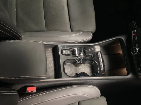 Volvo XC40 1.5 T4 RECHARGE R-DESIGN DCT 5P