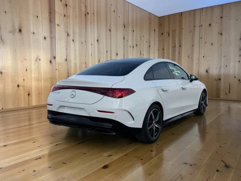 Mercedes-Benz CLA  180 con tecnologia hibrida