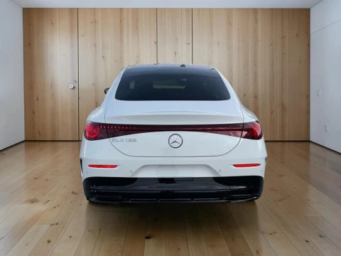 Mercedes-Benz CLA  180 con tecnologia hibrida