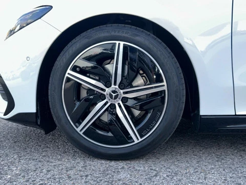 Mercedes-Benz CLA  180 con tecnologia hibrida