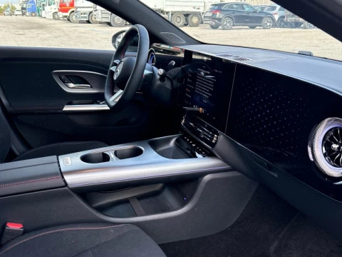 Mercedes-Benz CLA  180 con tecnologia hibrida