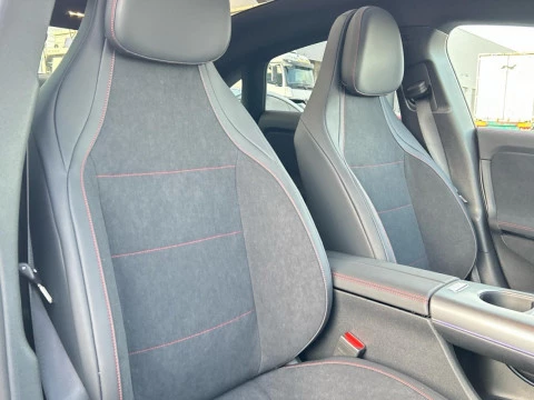 Mercedes-Benz CLA  180 con tecnologia hibrida