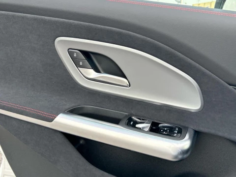 Mercedes-Benz CLA  180 con tecnologia hibrida