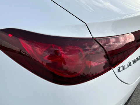 Mercedes-Benz CLA  180 con tecnologia hibrida