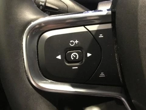 Volvo XC40 1.5 T4 RECHARGE CORE DCT 211 5P