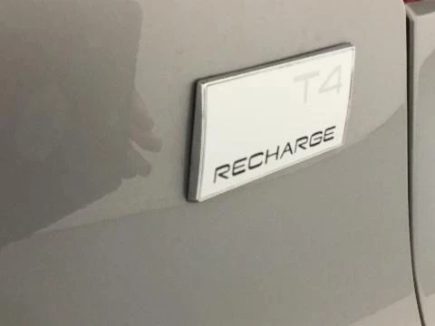 Volvo XC40 1.5 T4 RECHARGE CORE DCT 211 5P