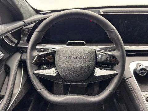 Omoda 9 OMODA 9 1.5 TGDI SHS PREMIUM DHT 5P