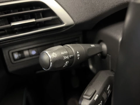 Peugeot 5008 PureTech 130 SANDS Allure Pack 96 kW (130 CV)
