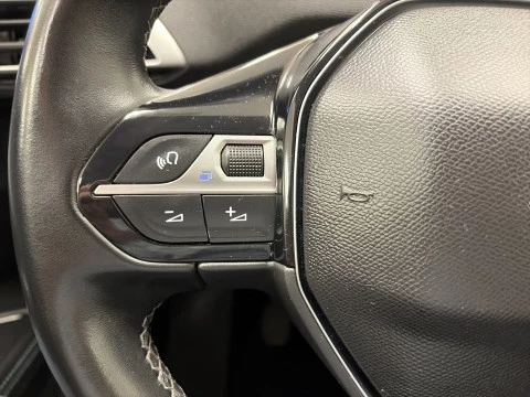 Peugeot 5008 PureTech 130 SANDS Allure Pack 96 kW (130 CV)