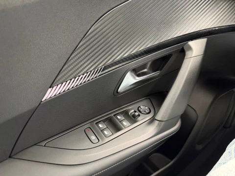 Peugeot 2008 Allure Gasolina 100 S&S 6 Vel. MAN