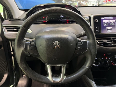 Peugeot 2008 PureTech 110 SANDS Style 81 kW (110 CV)