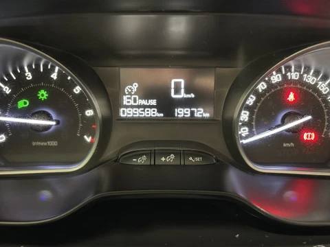 Peugeot 2008 PureTech 110 SANDS Style 81 kW (110 CV)