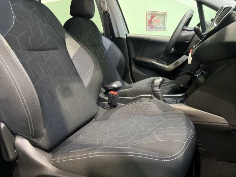 Peugeot 2008 PureTech 110 SANDS Style 81 kW (110 CV)