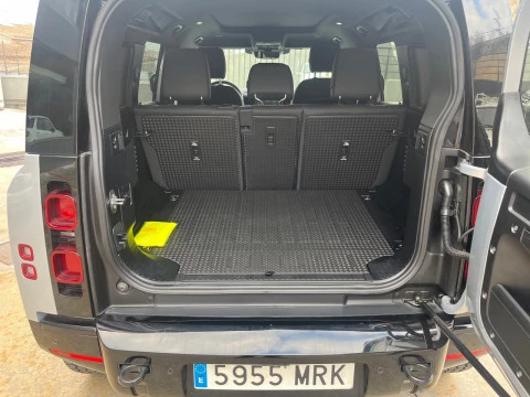 Land Rover Defender 3.0D I6 250 X-Dyn SE 110 AT 4WD MHEV