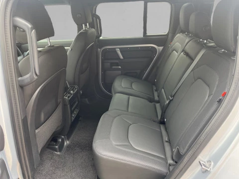 Land Rover Defender 3.0D I6 250 X-Dyn SE 110 AT 4WD MHEV