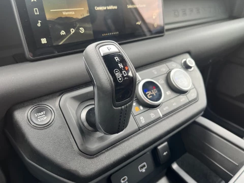 Land Rover Defender 3.0D I6 250 X-Dyn SE 110 AT 4WD MHEV