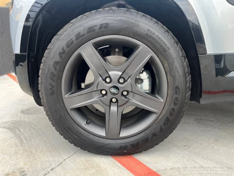 Land Rover Defender 3.0D I6 250 X-Dyn SE 110 AT 4WD MHEV