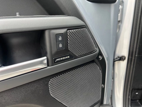 Land Rover Defender 3.0D I6 250 X-Dyn SE 110 AT 4WD MHEV