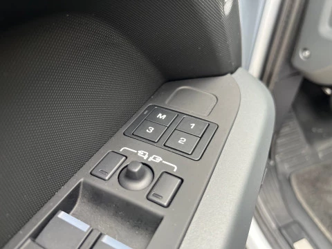 Land Rover Defender 3.0D I6 250 X-Dyn SE 110 AT 4WD MHEV