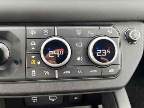 Land Rover Defender 3.0D I6 250 X-Dyn SE 110 AT 4WD MHEV